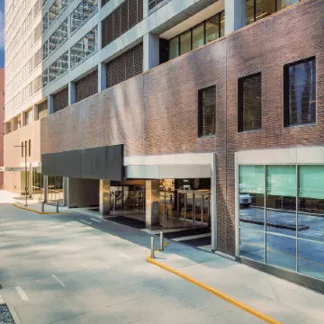 Voco Chicago Downtown - Riverwalk by IHG Отели рядом с достопримечательностью «Голд-Кост»