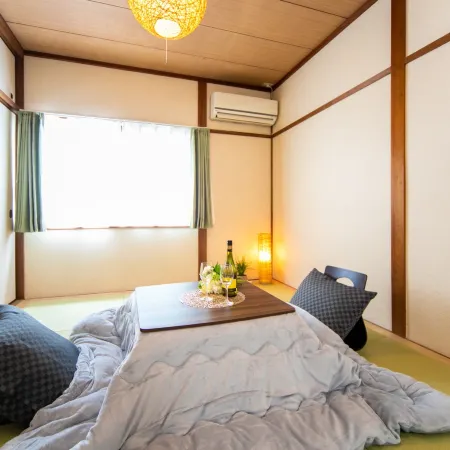 5 minutes walk to Lake Biwa 10 minutes to the ski