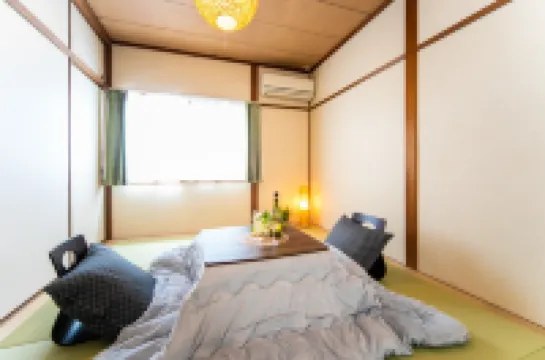 5 minutes walk to Lake Biwa 10 minutes to the ski