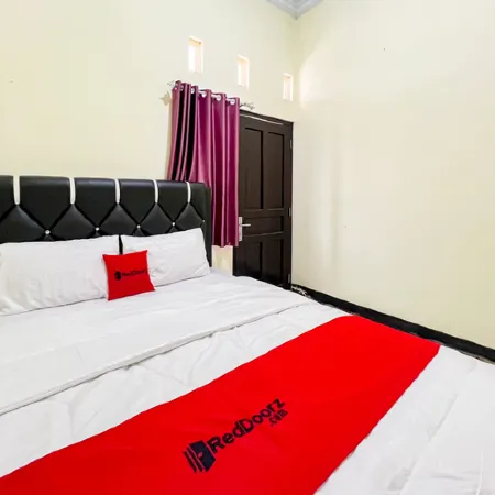 RedDoorz Syariah near Alun Alun Wonosobo 4