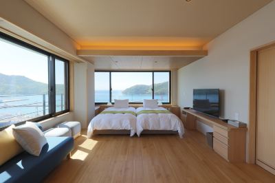 和洋折衷スタイルデラックスファミリーマウンテンビューオーシャンビューコーナールーム(禁煙) 隠岐の島・美味しい海の宿 隠岐プラザホテルの写真