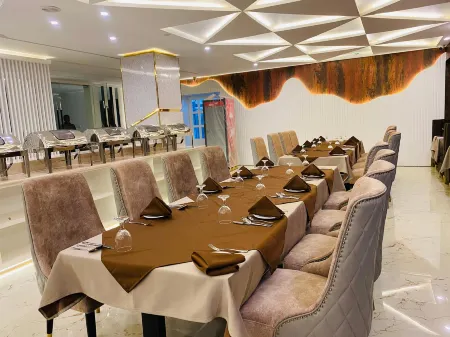 Hotel Crown Park Ltd Отели рядом с достопримечательностью «Cross Bridge»