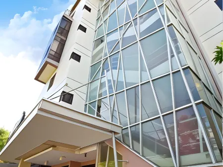 Travelbee Business Inn
