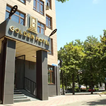 Golden Hotel (Голден)