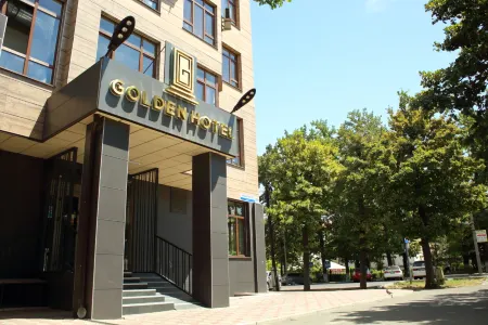 Golden Hotel (Голден) Отели рядом с достопримечательностью «Каба уулу Кожомкул»