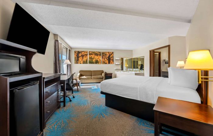 Days Inn by Wyndham Dubuque