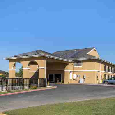 Red Roof Inn Canton, TX Hotel Exterior