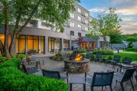 Courtyard Providence Lincoln - Swimmingpools