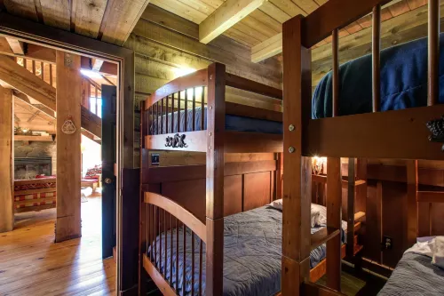 Mt. Baker Rim Cabin #44 - A Cozy Rustic Cabin with Modern Charm