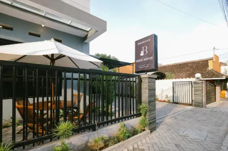 Urbanview B Syariah Lumajang by RedDoorz