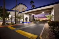 Days Inn & Suites by Wyndham Mesa Near Phoenix - ที่มีที่จอดรถ