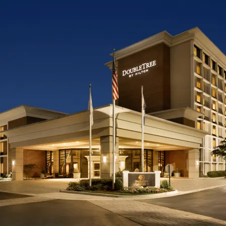 DoubleTree by Hilton McLean Tysons