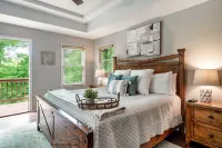 Secluded Retreat in the Smokies Hotels near Rocky Top Country Store