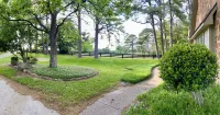 Secluded Oasis with Pool & Hot Tub. 5 minute walk to the lake.