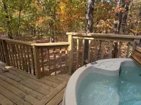 5 Elk Lodge ROMANTIC Log Cabin in the woods. Hot Tub & Wood Burning Fire Place.