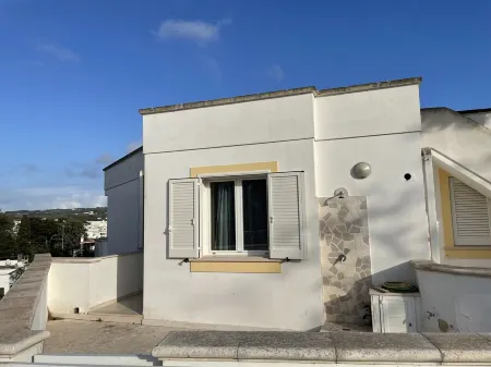 Apartment in Leuca with sea view, just a few minutes' walk from the beach Отели рядом с достопримечательностью «LEUCA MARINE»