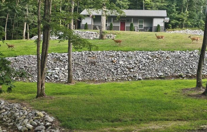 Very nice home minutes from the water in peaceful setting
