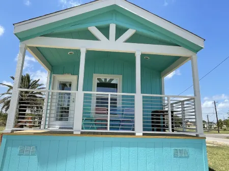 New! Drift away in Bayfront 2-bedroom Turquoise cottage Отели в г. Сидрифт