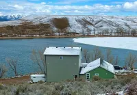 Twin Lakes Event Beach House w Use of 4 Kayaks Quasi Farm Ducks, Chicken Goats