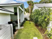 Shem Creek Corner, one block from Historic Shem Creek waterway, beaches close