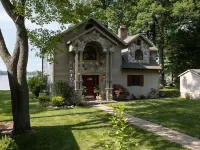 Private lakefront home 30 minutes from downtown Ann Arbor! Hotels near Strawberry Lake