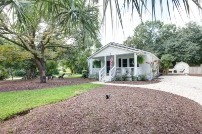 Charming in Charleston - Close to Downtown & Folly Beach 레그 몰 공원 주변 호텔