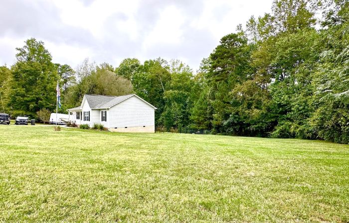 Pet Friendly Home 2 minutes from Lake Norman State Park 3BR/2BA