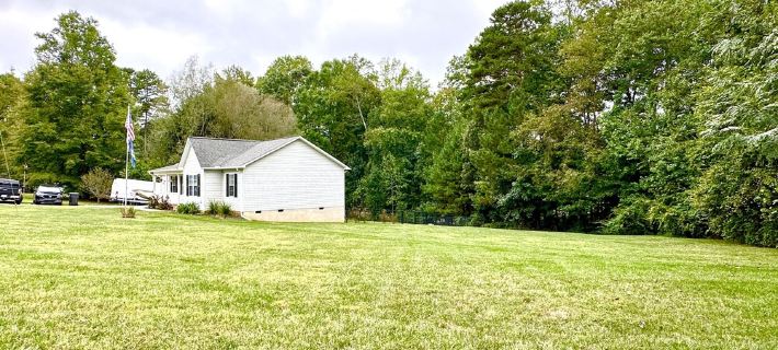 Pet Friendly Home 2 minutes from Lake Norman State Park 3BR/2BA Hotels in Fallstown