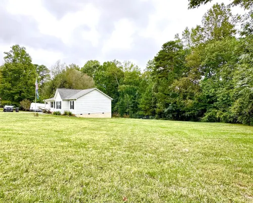Pet Friendly Home 2 minutes from Lake Norman State Park 3BR/2BA Hotels in Fallstown