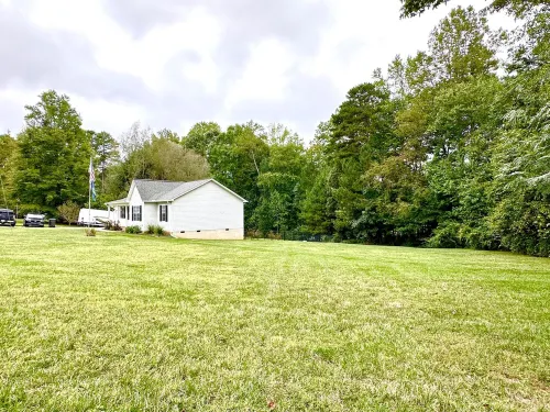 Pet Friendly Home 2 minutes from Lake Norman State Park 3BR/2BA