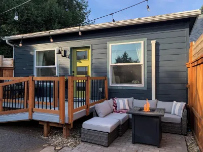 Washburne Studio: King size comfort and private Hot tub Hotels near Island Park