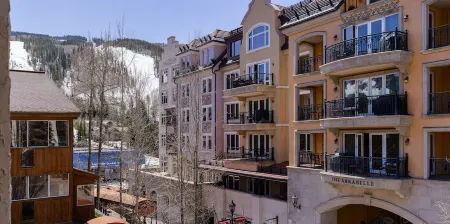 100 ft. to Gondola! Heart of Lionshead! Views, Fireplace, Balcony, Parking!