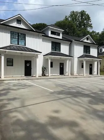 Charming Gainesville Townhome 2