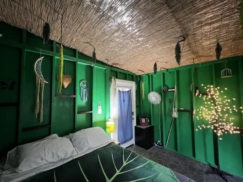 Explorers Hale Near Worlds Most Active Volcano! Hotel a Eden Roc