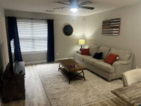 Very short walk to Downtown!  Completely renovated.  Sleeps six.