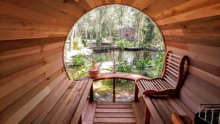 Luxury 9 Acre Sagaponack/Sag Harbor Compound Retreat & Year-Round Spa Отели рядом с достопримечательностью «Sag Harbor Historical Museum: The Annie Cooper Boyd House»