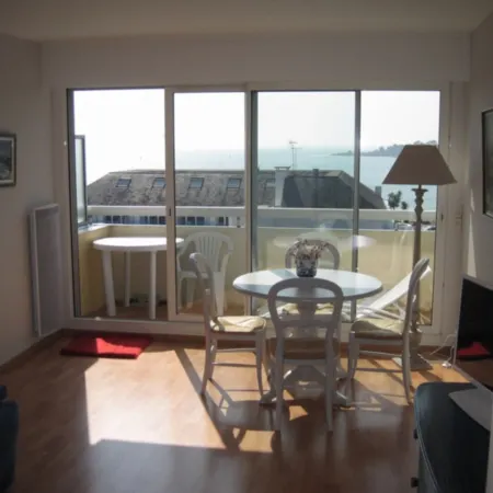 Studio with beautiful sea view EXCEPTIONAL 50m FROM THE BEACH WITHOUT OPPOSITE