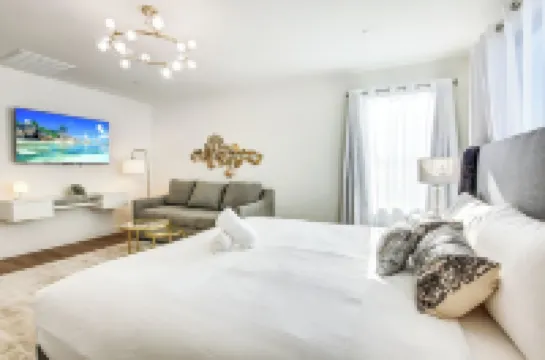 Lazy River, Pickleball, Gameroom, Fun in the desert!