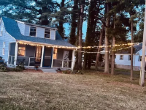 Pet Friendly Delightful Waterfront Cottage on Hoopers Island, MD.