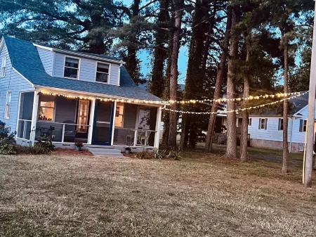 Pet Friendly Delightful Waterfront Cottage on Hoopers Island, MD.