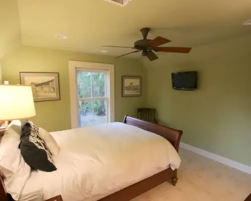 Boundary Street Getaway in Old Town Bluffton! Hotéis em Bluffton