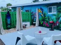 Elegant Beach Studio - rocket launch view, private patio, hammocks