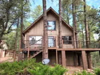 Family-sized, quaint cabin on the edge of the US Forest