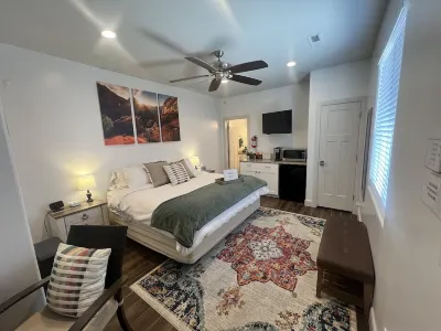Beautiful, quiet casita by Zion National Park, lake with beach, and golf course! Hotels near Sand Hollow State Park