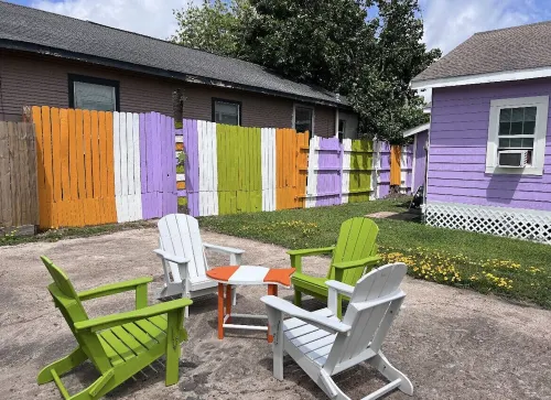 Stylish Cottage-4 Min. to Cruise Ports and Half Mile from Beach