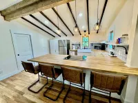 Historic Cottage Downtown Macon with off street parking