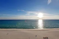 Beachfront Condo with Beautiful Gulf Views Hotel a 