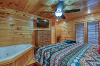Couples Getaway! Private, Romantic, Cabin with Jacuzzi & Hot Tub in Gatlinburg