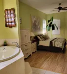 Beautiful 4 Br-2.5 Bath-Office-Golf Course-Pool-Hot Tub-Sleeps 9-Dog Friendly!