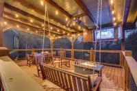 VIEWS/ Heated Pool/ Hot tub/ 15 min to Attractions